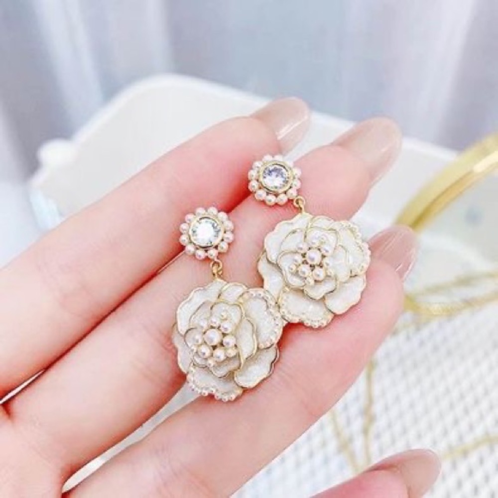 Vintage Pure pearl Camellia Earrings